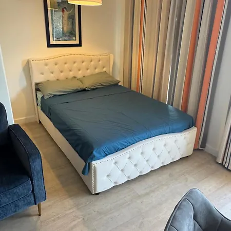 Apparemment Proche De La *