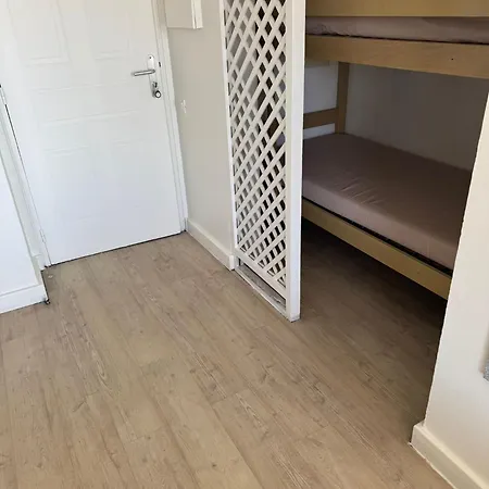 Apparemment Proche De La