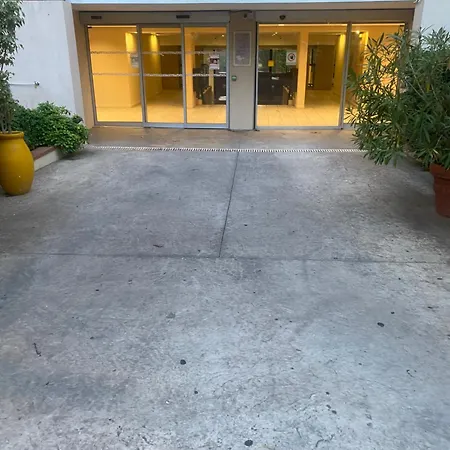 Apparemment Proche De La Cannes