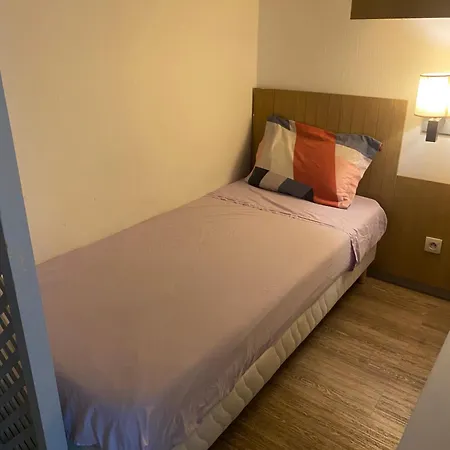 Apparemment Proche De La *