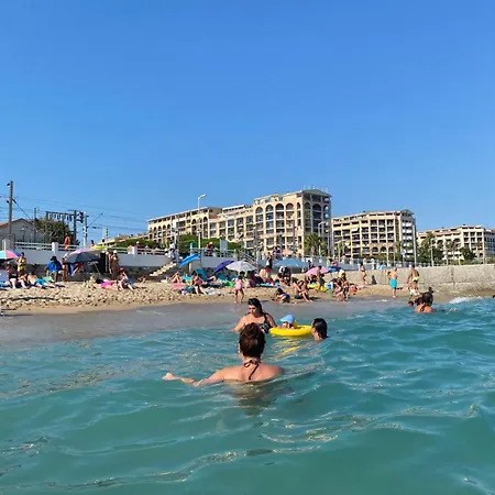 Apparemment Proche De La * Cannes