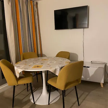 Apartamento Apparemment Proche De La *