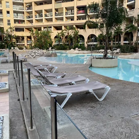 Apparemment Proche De La