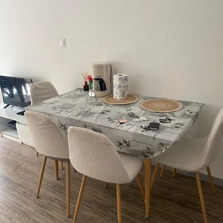 Apartamento Apparemment Proche De La