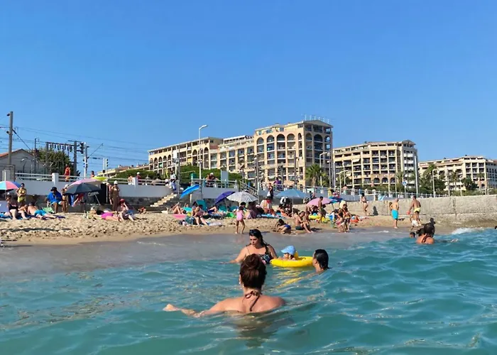 Apparemment Proche De La * Cannes