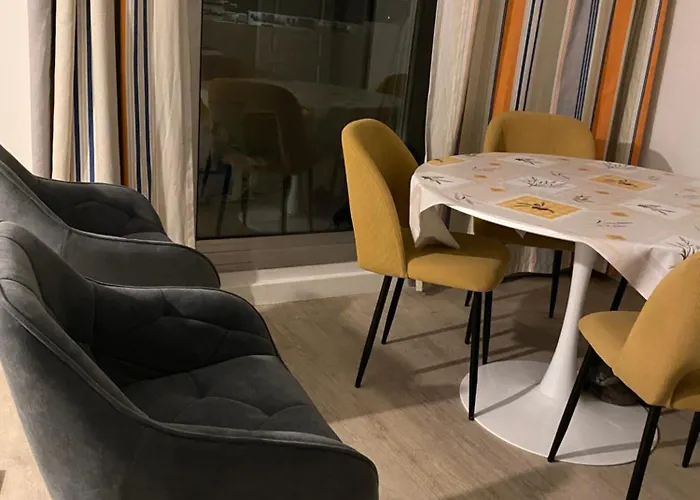 Apparemment Proche De La Daire