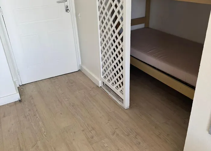 Apparemment Proche De La